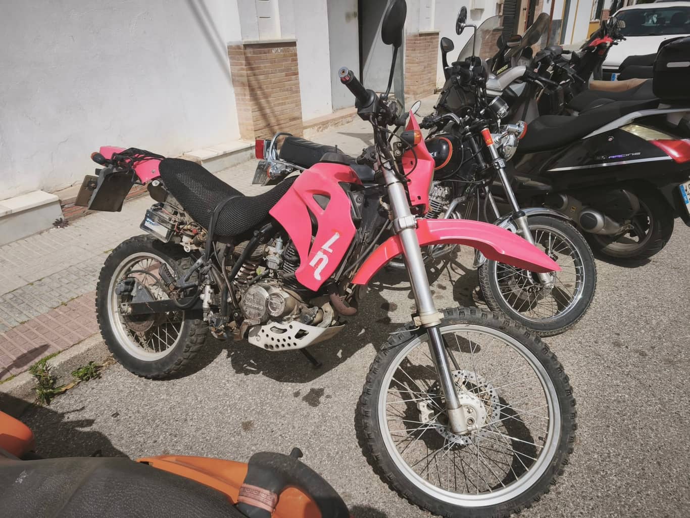 Motocicleta Zentaurus ZN 125 en Lora del Río
