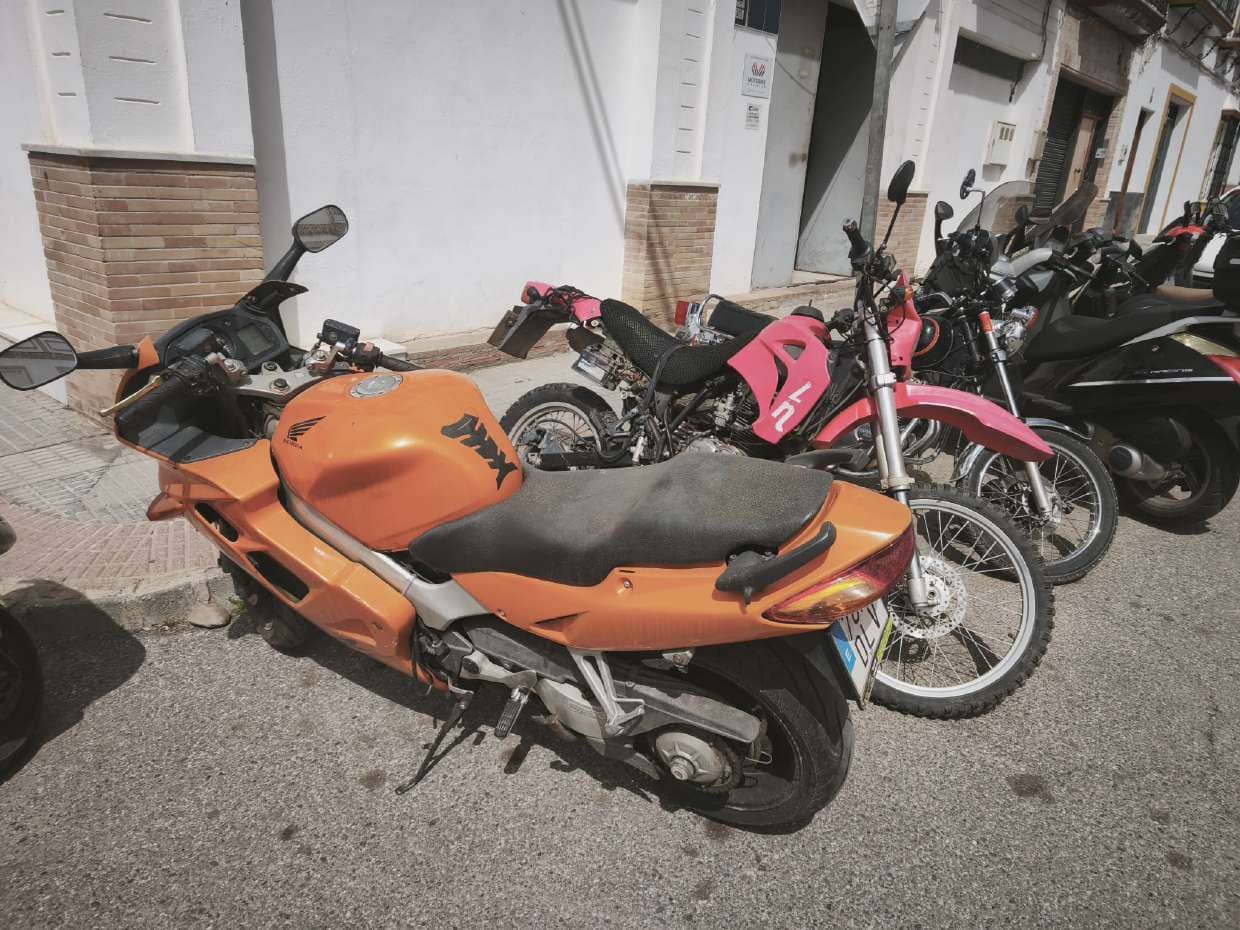 Motocicleta Honda VFR800FI en Lora del Río